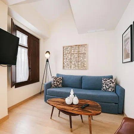 Debambu Atarazanas Aparthotel 4*