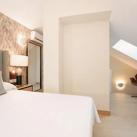 Debambú Atarazanas Apartahotel Málaga