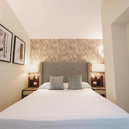 Debambú Atarazanas Apartahotel Málaga