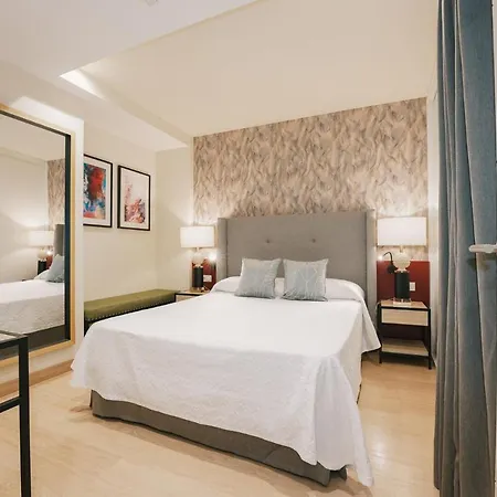 Debambú Atarazanas Apartahotel 2*