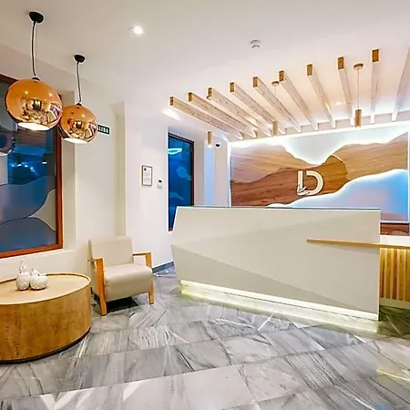 Debambu Atarazanas 公寓式酒店 4*