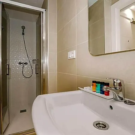 Apart Otel Debambu Atarazanas