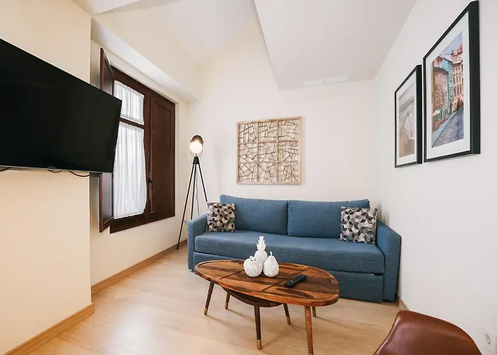 Debambú Atarazanas Apartahotel 4*