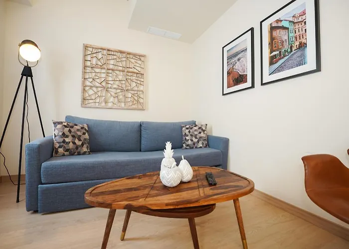 Debambú Atarazanas Apartahotel