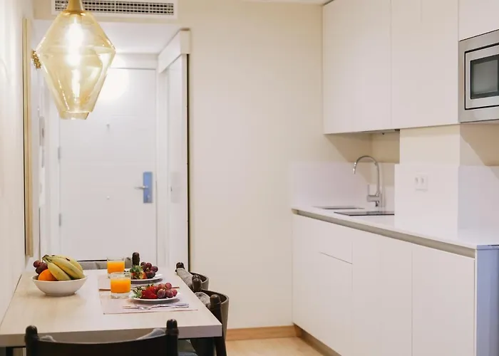 Debambú Atarazanas Apartahotel Málaga