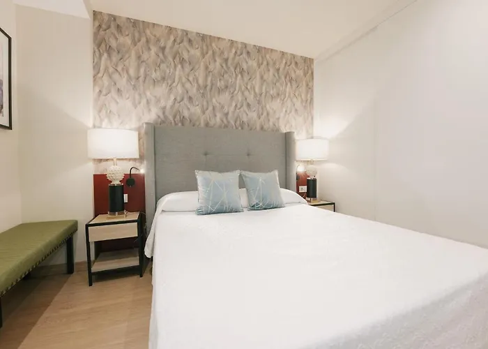 Debambú Atarazanas Apartahotel Málaga