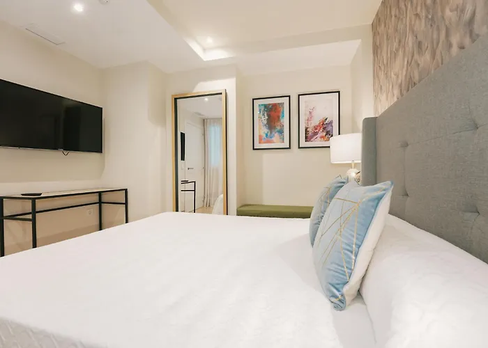 Apartahotel Debambú Atarazanas 4*