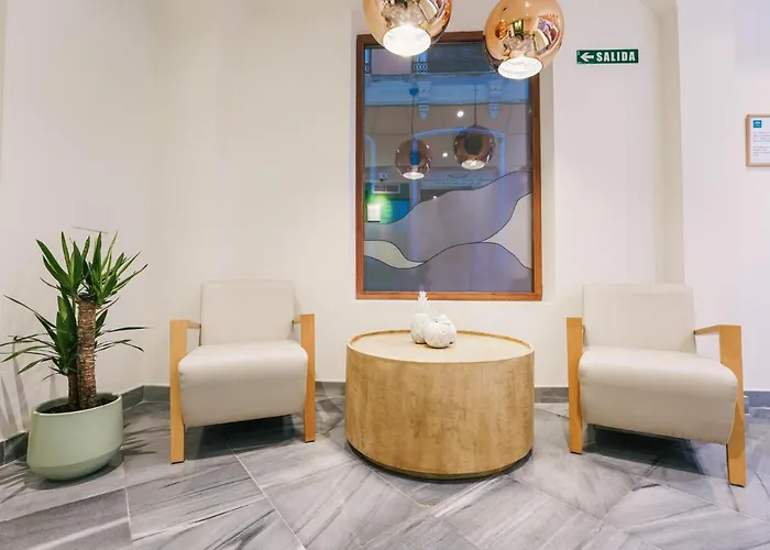 Debambú Atarazanas Apartahotel Málaga