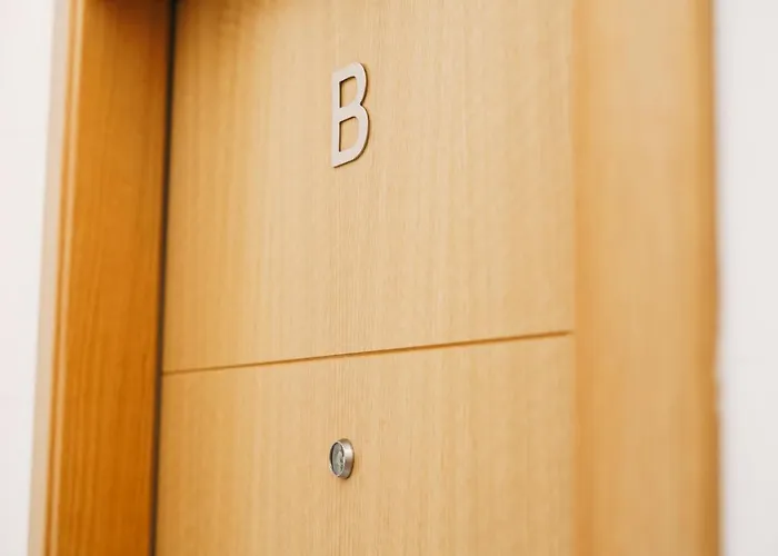 Debambú Atarazanas Apartahotel