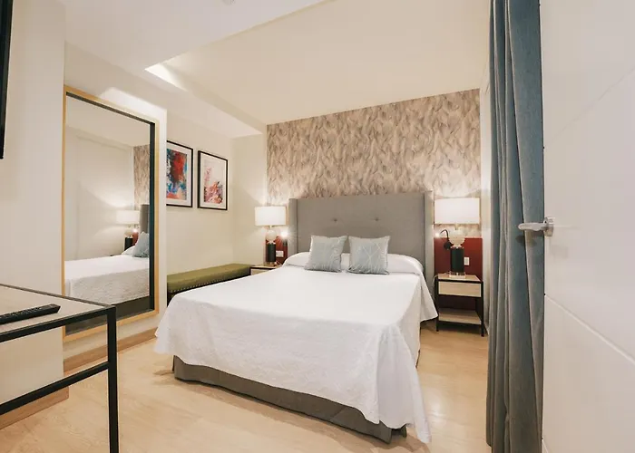 Debambú Atarazanas Apartahotel 4*