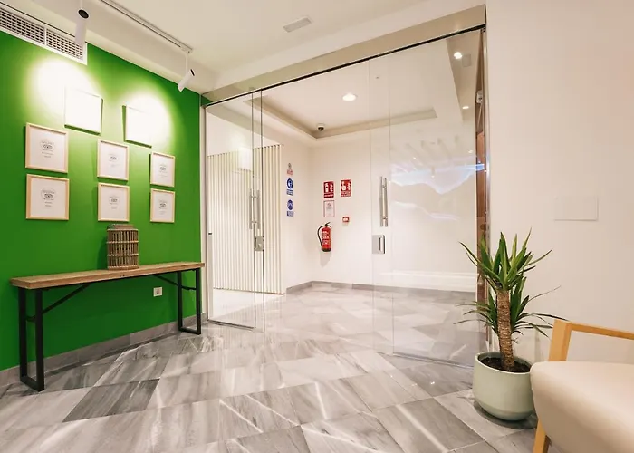 Debambú Atarazanas Apartahotel Málaga