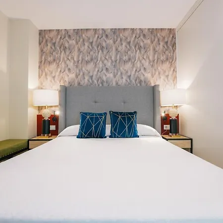 Aparthotel Debambu Atarazanas 4*